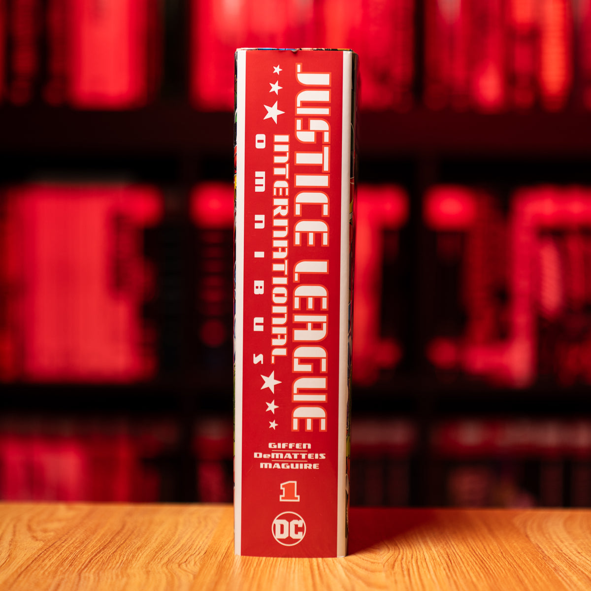 JUSTICE LEAGUE INTERNATIONAL OMNIBUS HC VOL 01